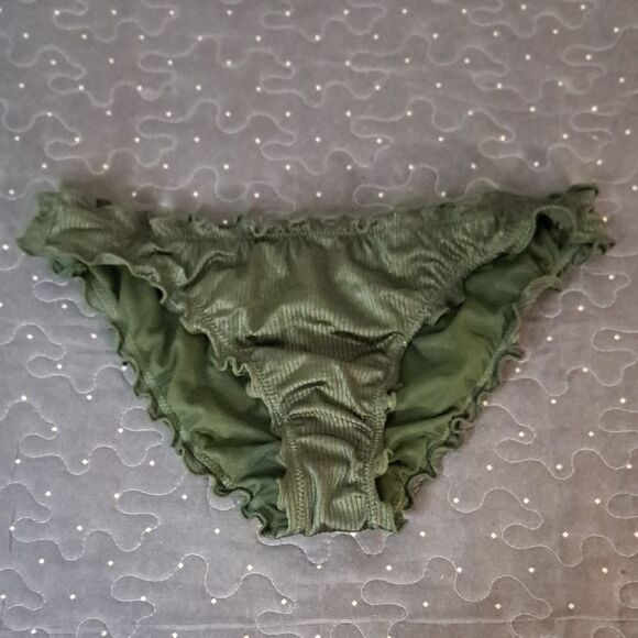 Xhilaration Green Ruffled Cheeky Bottoms size medium NWT - Picture 1 of 4